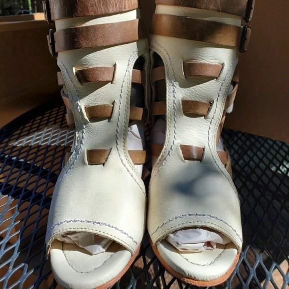 Freebirds - Tiara - Picture 1 of 5